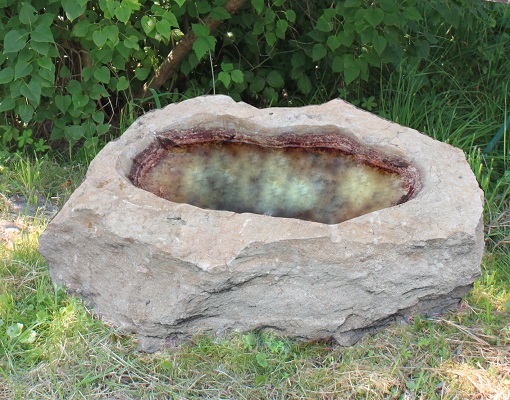 Brunnen Stein Terrasse Schweiz Gartenbrunnen Natursteinbrunnen Granitbrunnen Garten Wasserspiel Brunnentrog Quellstein Zierbrunnen Granit Vorarlberg Österreich Tirol Salzburg Wien Kärnten Steiermark